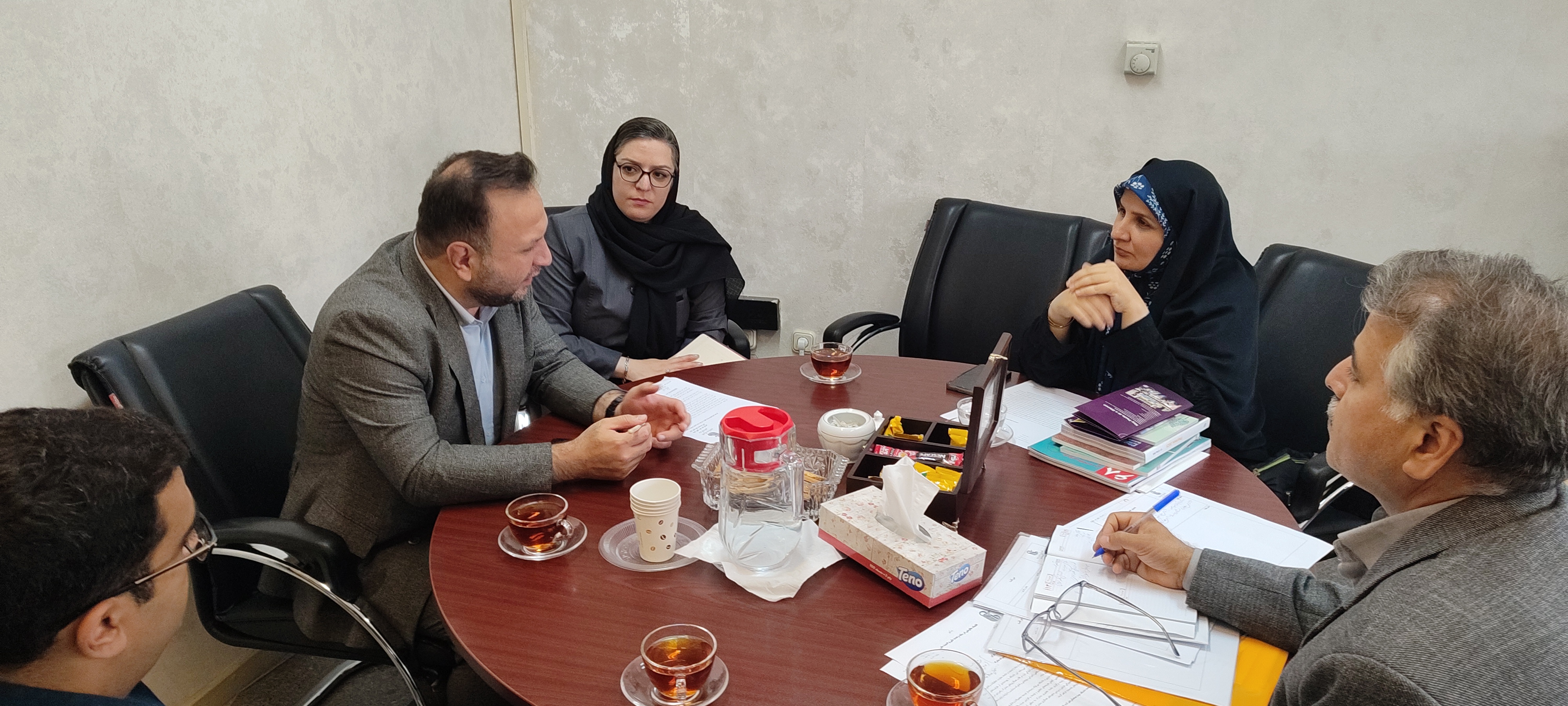 جلسه مذاکره با موسسه آلند در راستای همکاری‌های مشترک و استفاده از ظرفیت و توانمندی‌های متقابل